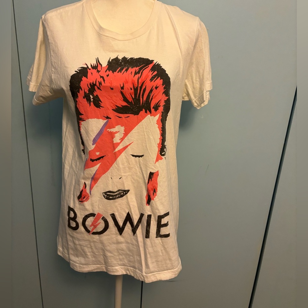 Bowie vintage look White T-Shirt with Red Graphic Print (from ELLIES CLOSET)